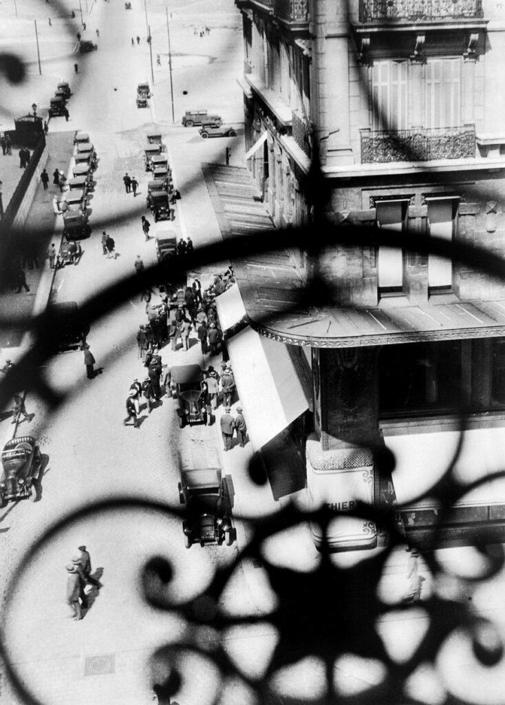 Làszló Moholy-Nagy La canebière Street Marseilles view through the balcony grille, 1928